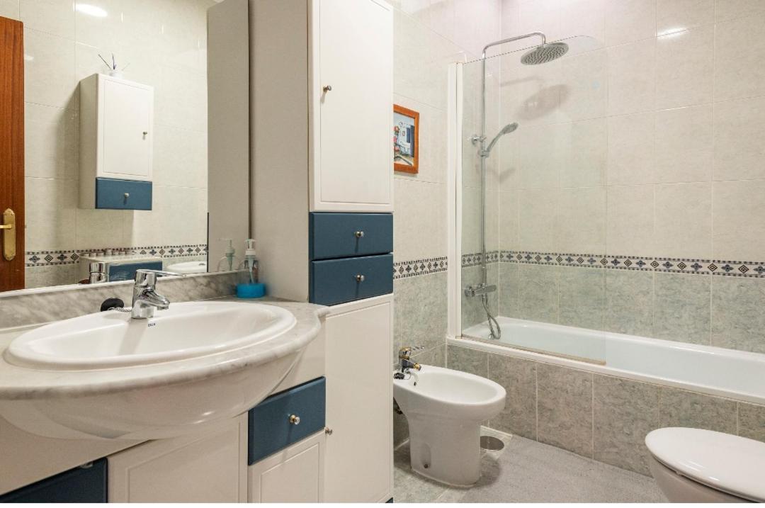 En Casa Familiar Con Bano Compartido * Coria Del Rio