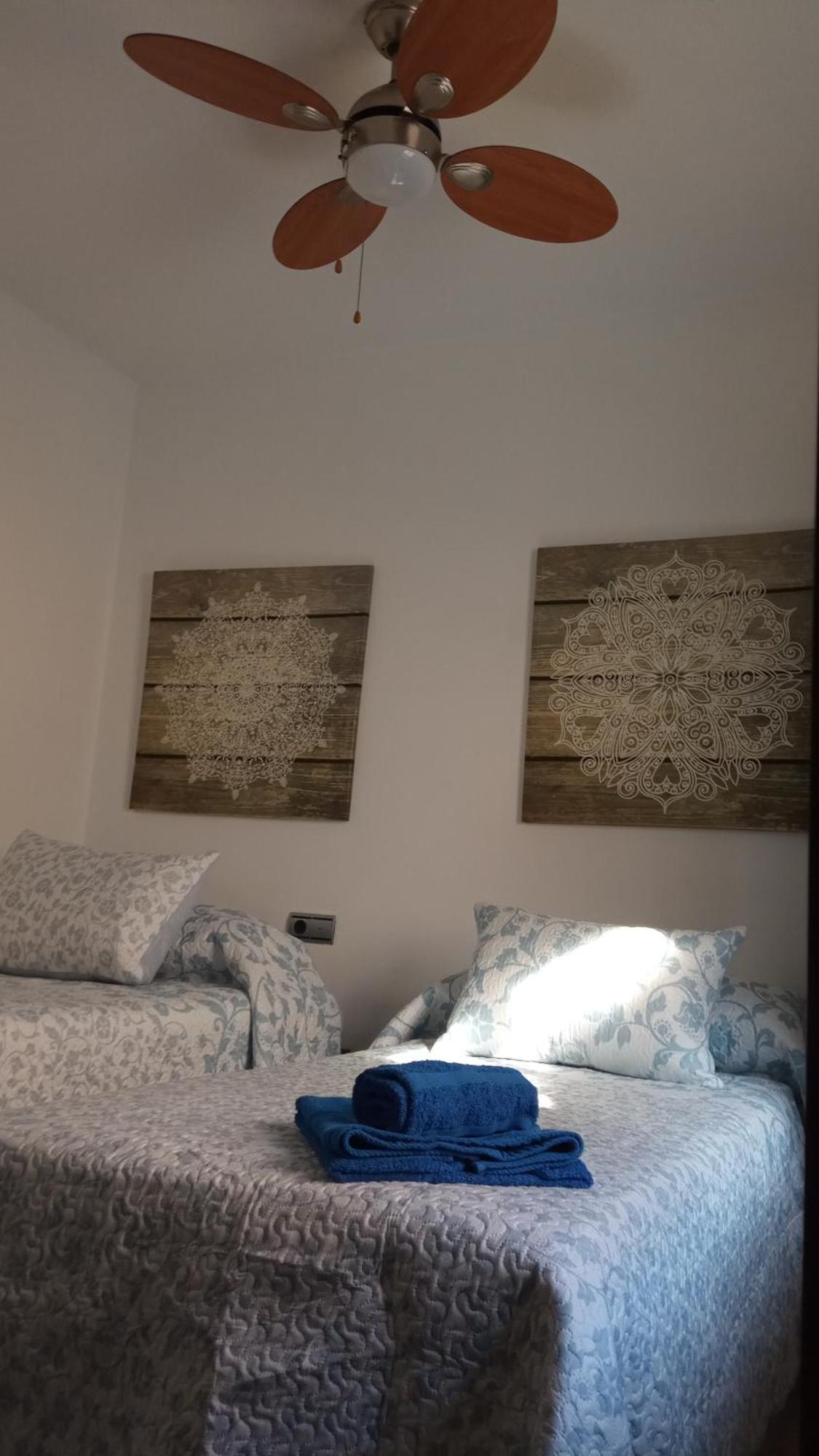 En Casa Familiar Con Bano Compartido Homestay Coria Del Rio